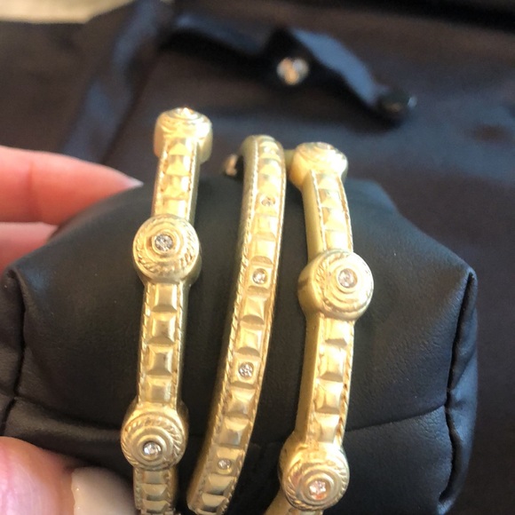 Gold plated set of three bangles with crystals - Picture 3 of 6